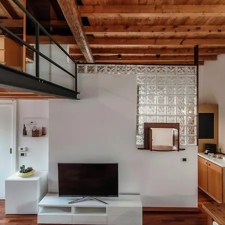 Apartamento Loft Madera - By Myhomeincomo Como